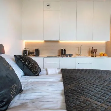 A Comfortable For 3 People In Apartment