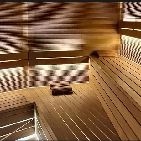 A Comfortable For 3 People In Apartment