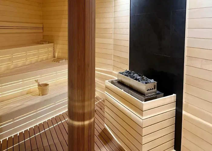 A Comfortable For 3 People In דירה